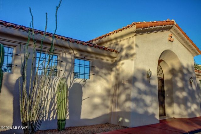 5141 N Sabino Fairway Place, Tucson, AZ 85749