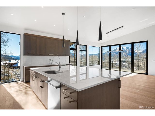 530 Lakeview Cir, Silverthorne, CO 80498