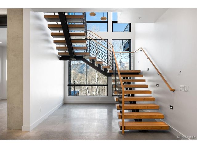 530 Lakeview Cir, Silverthorne, CO 80498