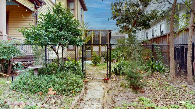 719 Woodland Street, Houston, TX 77009