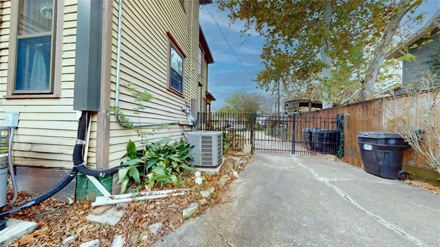 719 Woodland Street, Houston, TX 77009