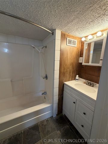 318 N Ash Avenue, Broken Arrow, OK 74012