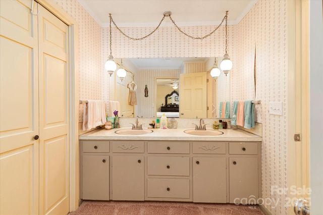 418 Woodcrest Lane, Albemarle, NC 28001