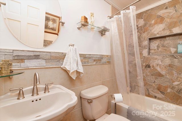 418 Woodcrest Lane, Albemarle, NC 28001