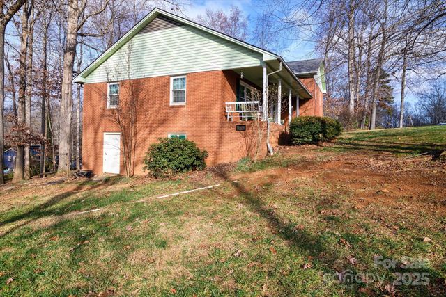 418 Woodcrest Lane, Albemarle, NC 28001