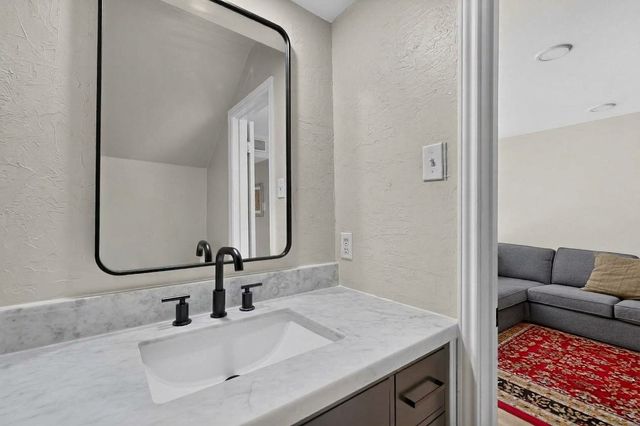 4030 Rawlins Street E, Dallas, TX 75219