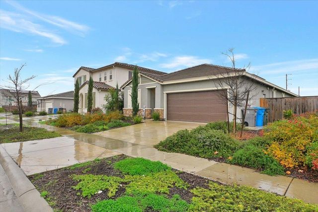 2064 Englebright Way, Plumas Lake, CA 95961