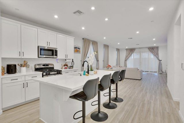 2064 Englebright Way, Plumas Lake, CA 95961