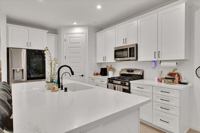 2064 Englebright Way, Plumas Lake, CA 95961