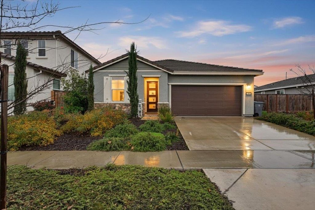 2064 Englebright Way, Plumas Lake, CA 95961