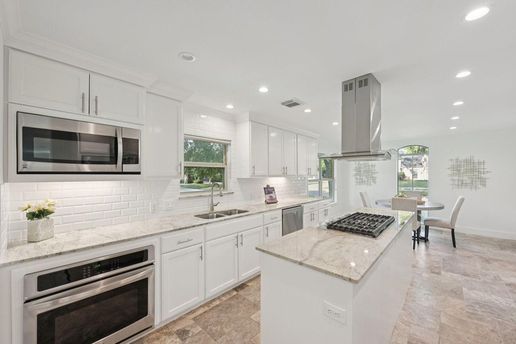 1302 Riverview Circle, Houston, TX 77077