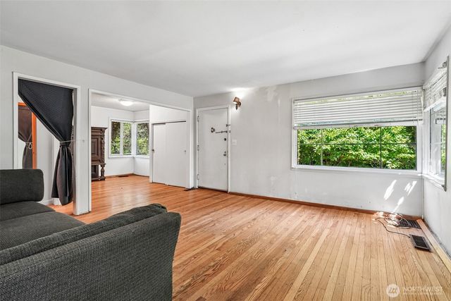 8555 30th Avenue NW, Seattle, WA 98117