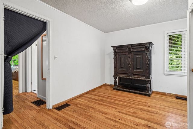 8555 30th Avenue NW, Seattle, WA 98117