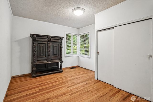8555 30th Avenue NW, Seattle, WA 98117