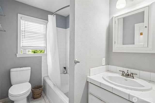 8555 30th Avenue NW, Seattle, WA 98117