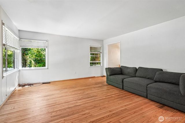 8555 30th Avenue NW, Seattle, WA 98117