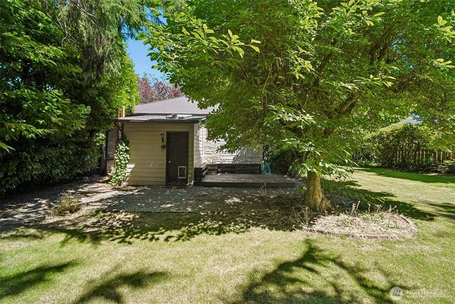 8555 30th Avenue NW, Seattle, WA 98117