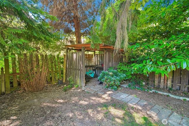 8555 30th Avenue NW, Seattle, WA 98117