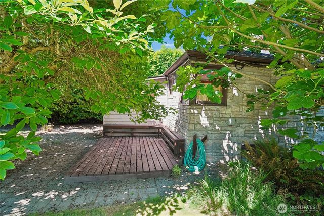 8555 30th Avenue NW, Seattle, WA 98117