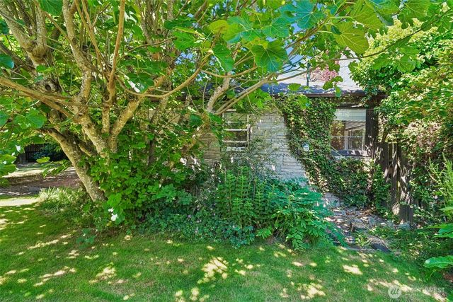 8555 30th Avenue NW, Seattle, WA 98117