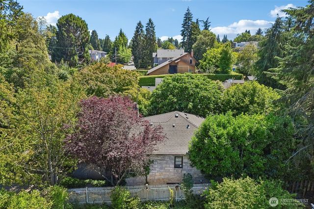 8555 30th Avenue NW, Seattle, WA 98117