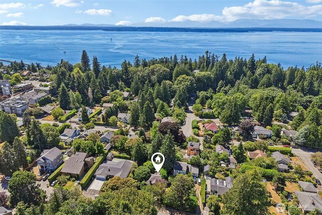 8555 30th Avenue NW, Seattle, WA 98117
