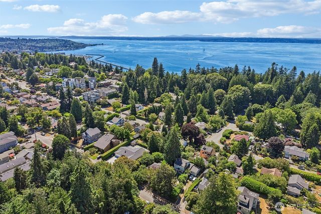8555 30th Avenue NW, Seattle, WA 98117
