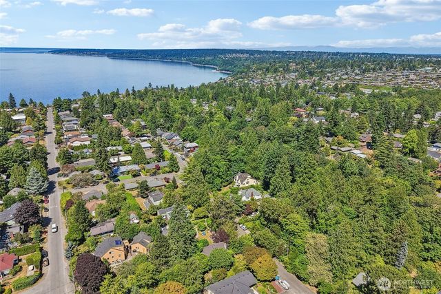 8555 30th Avenue NW, Seattle, WA 98117