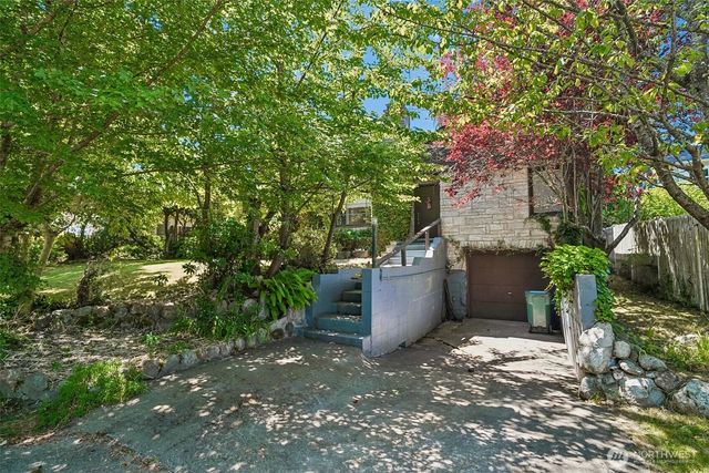 8555 30th Avenue NW, Seattle, WA 98117