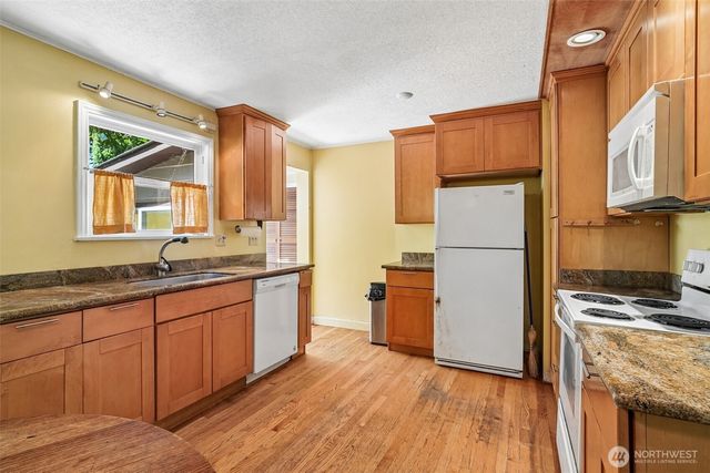 8555 30th Avenue NW, Seattle, WA 98117