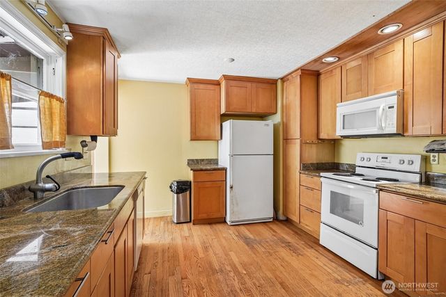 8555 30th Avenue NW, Seattle, WA 98117