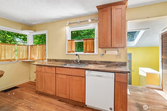 8555 30th Avenue NW, Seattle, WA 98117
