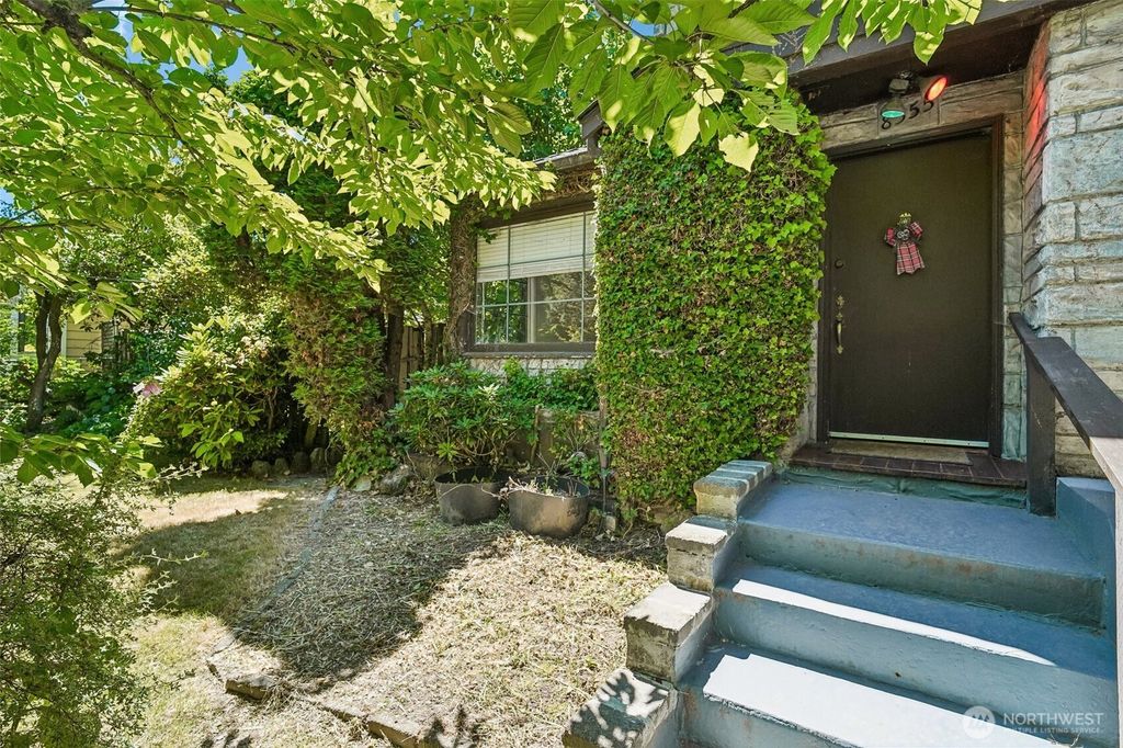 8555 30th Avenue NW, Seattle, WA 98117
