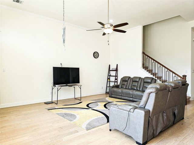 813 Sunny Ridge DR, Leander, TX 78641