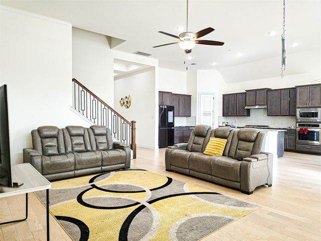 813 Sunny Ridge DR, Leander, TX 78641