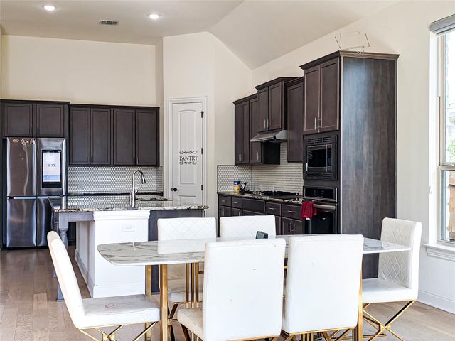 813 Sunny Ridge DR, Leander, TX 78641