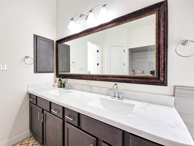 813 Sunny Ridge DR, Leander, TX 78641