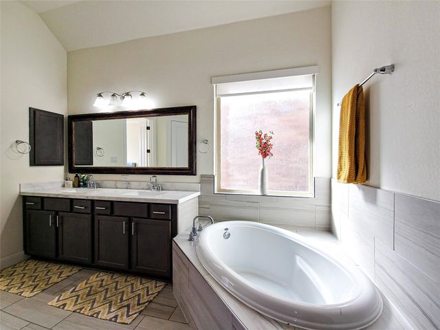813 Sunny Ridge DR, Leander, TX 78641