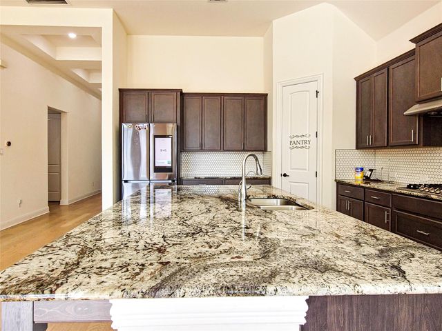 813 Sunny Ridge DR, Leander, TX 78641