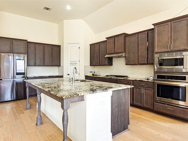 813 Sunny Ridge DR, Leander, TX 78641