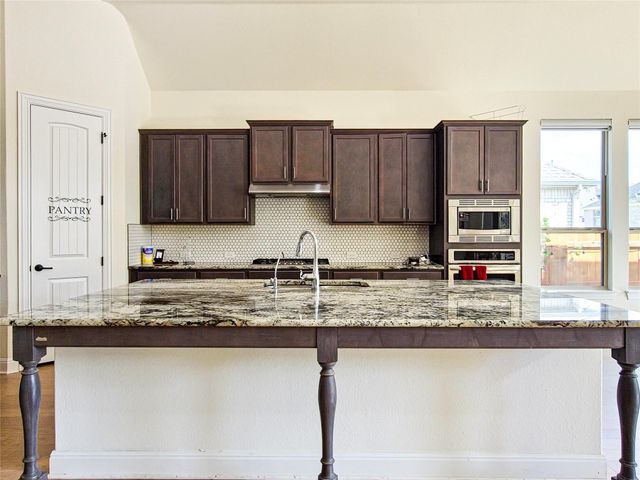 813 Sunny Ridge DR, Leander, TX 78641