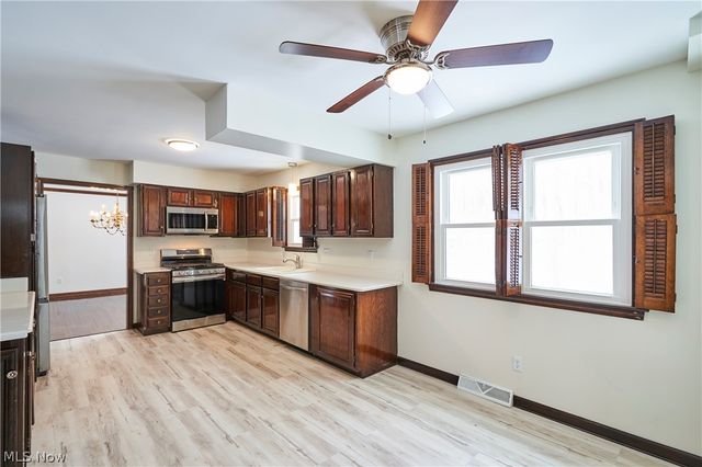 8712 Bradford Lane, Brecksville, OH 44141