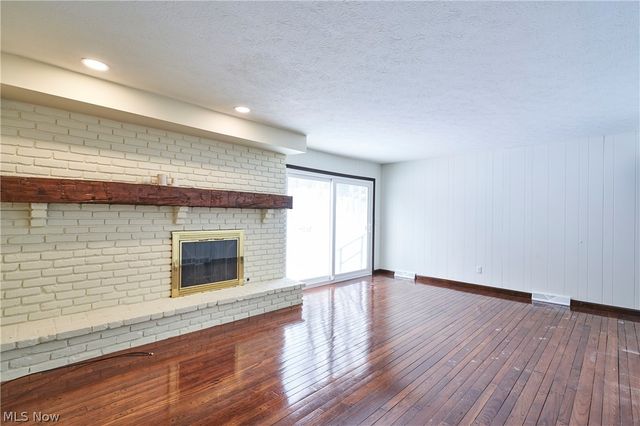 8712 Bradford Lane, Brecksville, OH 44141