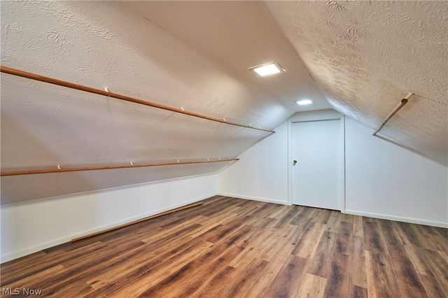 8712 Bradford Lane, Brecksville, OH 44141