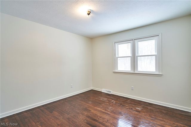 8712 Bradford Lane, Brecksville, OH 44141