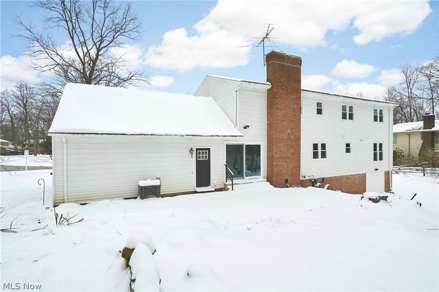 8712 Bradford Lane, Brecksville, OH 44141