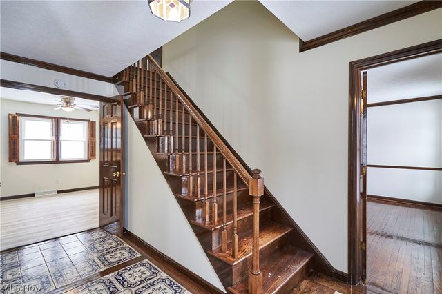 8712 Bradford Lane, Brecksville, OH 44141