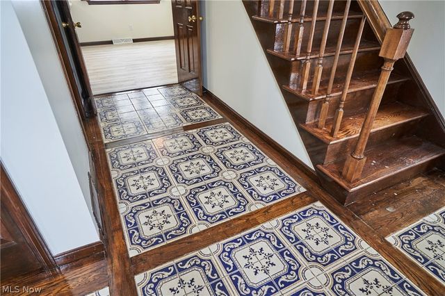 8712 Bradford Lane, Brecksville, OH 44141