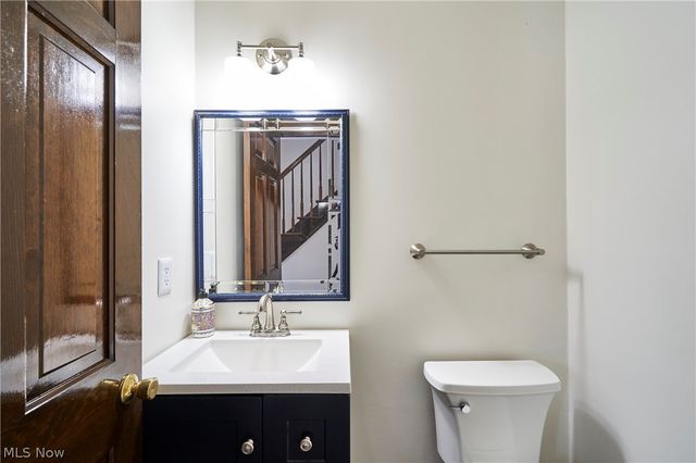 8712 Bradford Lane, Brecksville, OH 44141