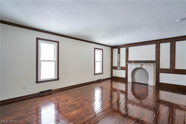 8712 Bradford Lane, Brecksville, OH 44141